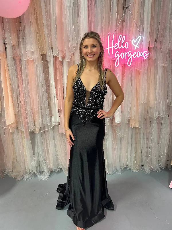 Blush Prom 20535 Black V-Neck Beaded Lace Applique Stretch Satin Fit-n-Flare Dress - Size 10 Lace Dress Glamorous
